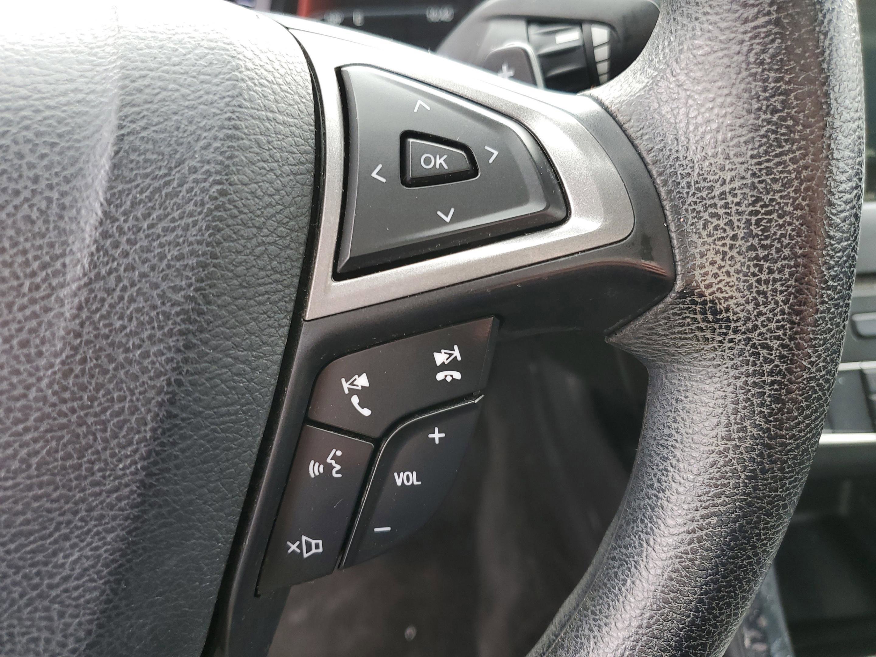 Certified 2018 Ford Fusion SE w/ Fusion SE Technology Package FWD image 19