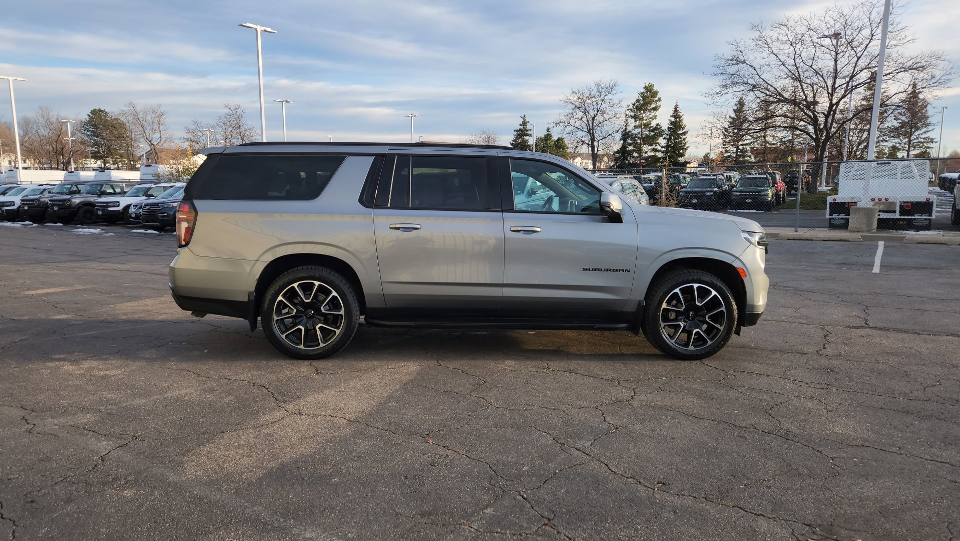 Used 2023 Chevrolet Suburban RST w/ Luxury Package image 14