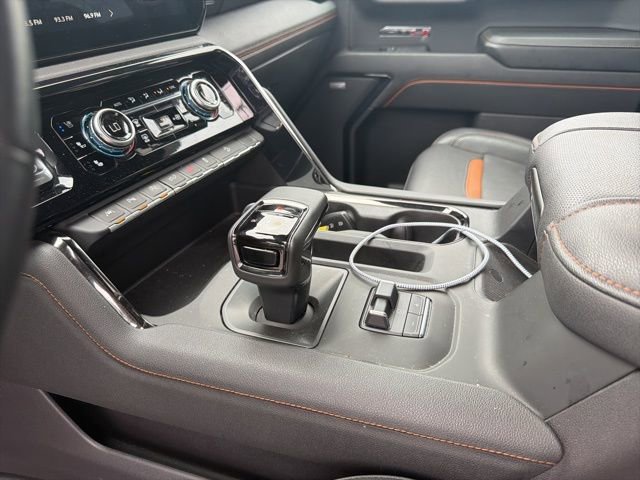 Used 2024 GMC Sierra 1500 AT4 w/ Technology Package image 8