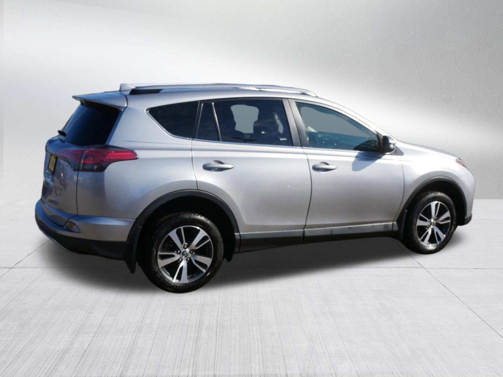 Used 2018 Toyota RAV4 XLE image 5