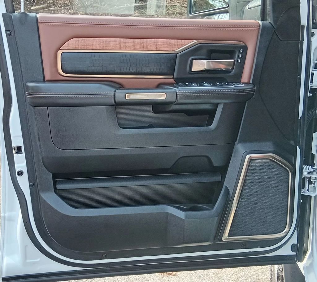 Used 2023 RAM 3500 Limited image 17