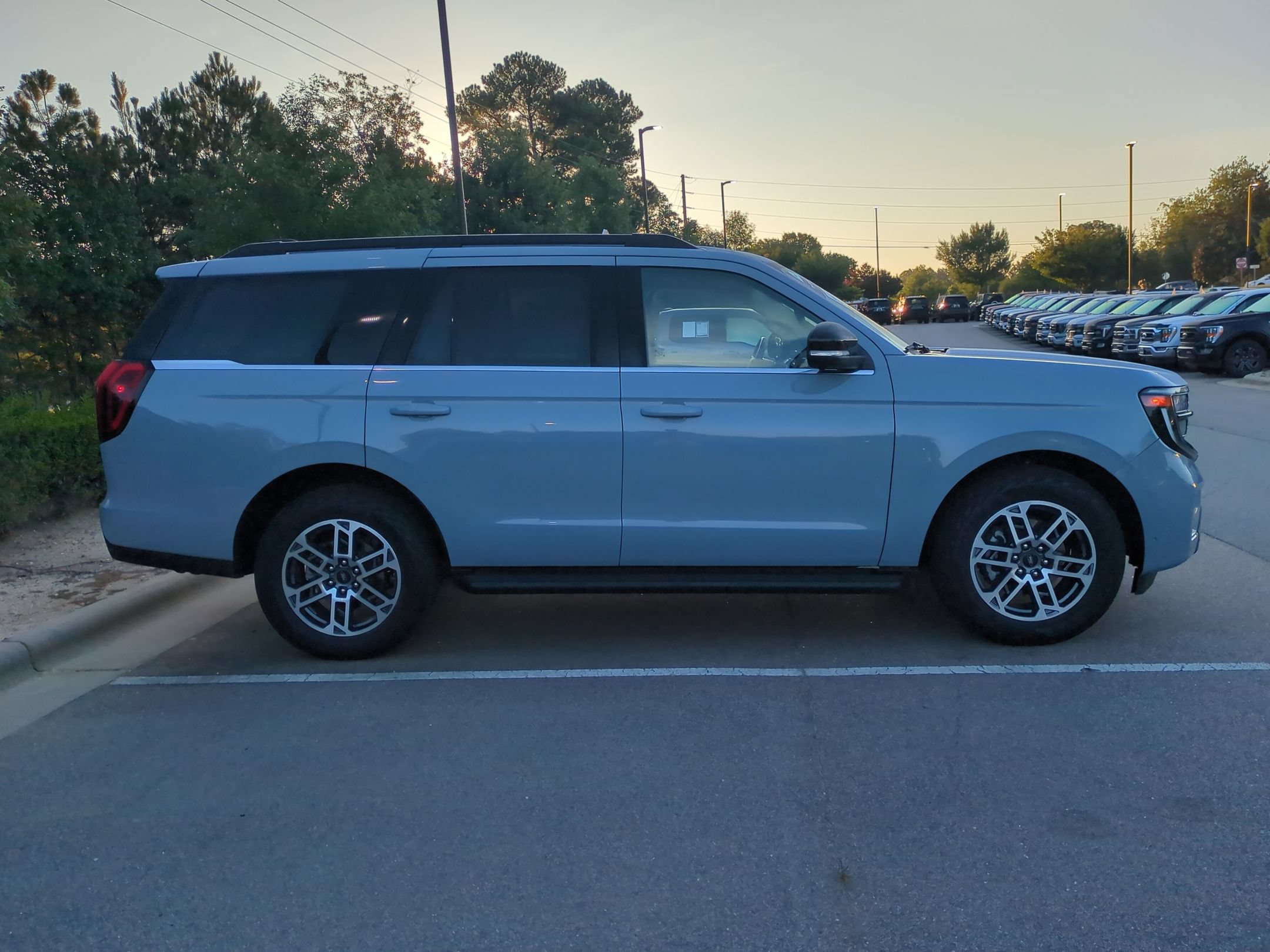 Certified 2025 Ford Expedition Active AWD/4WD image 3