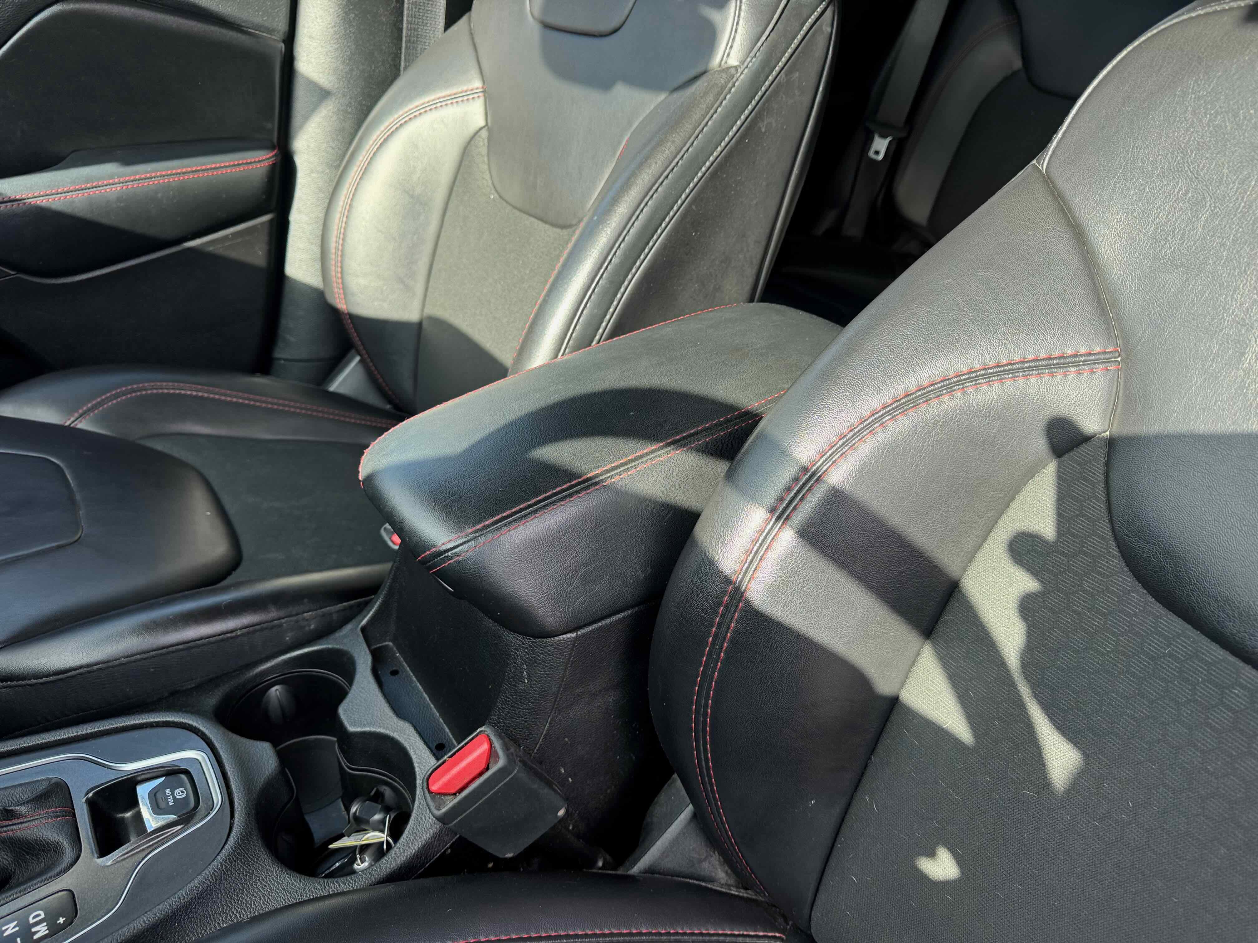 Used 2021 Jeep Cherokee Trailhawk w/ Comfort/Convenience Group image 25