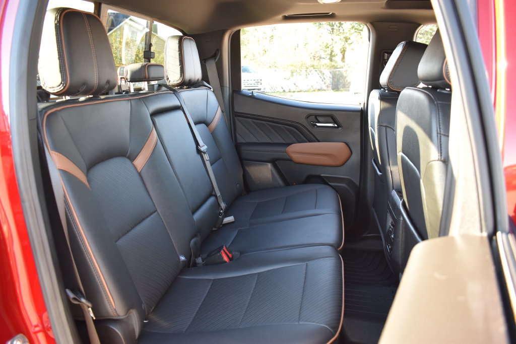 Used 2025 GMC Canyon AT4 w/ Technology Plus Package AWD/4WD image 31