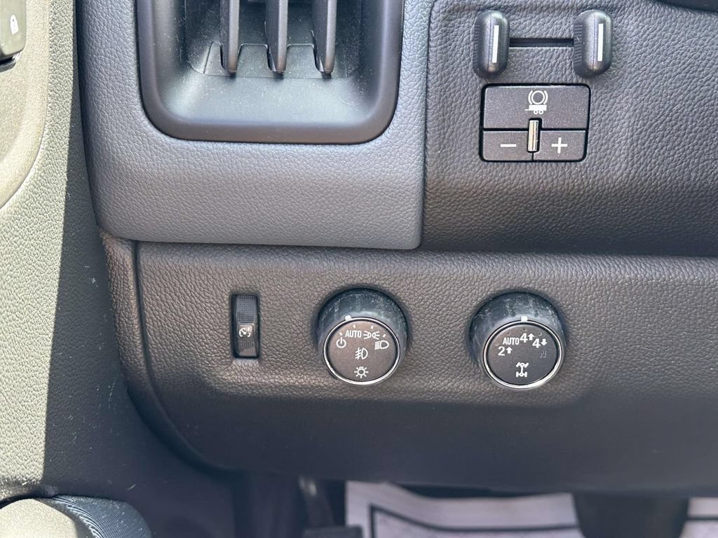 Used 2022 Chevrolet Colorado Z71 AWD/4WD image 14