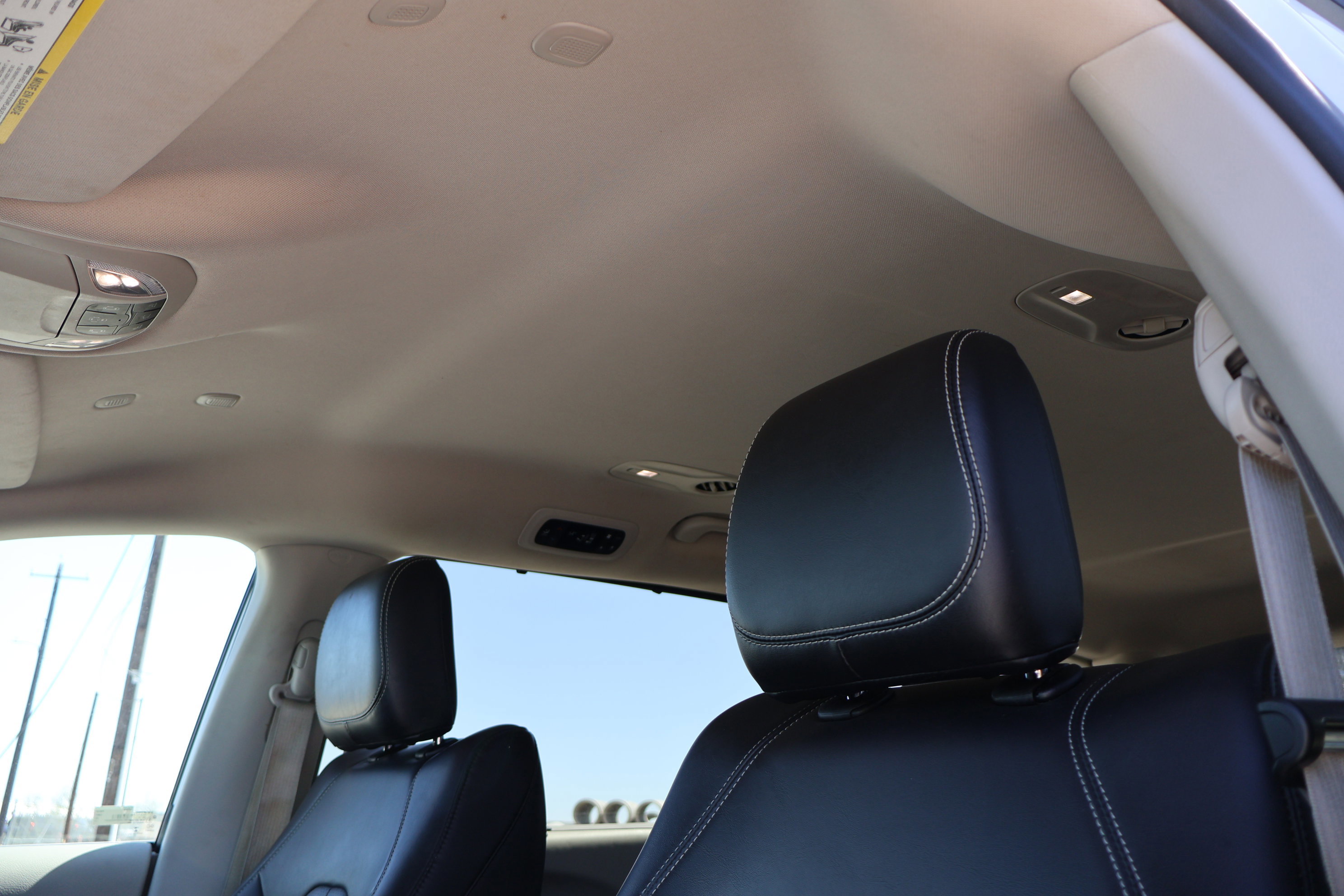 Used 2023 Chrysler Pacifica Touring-L image 16