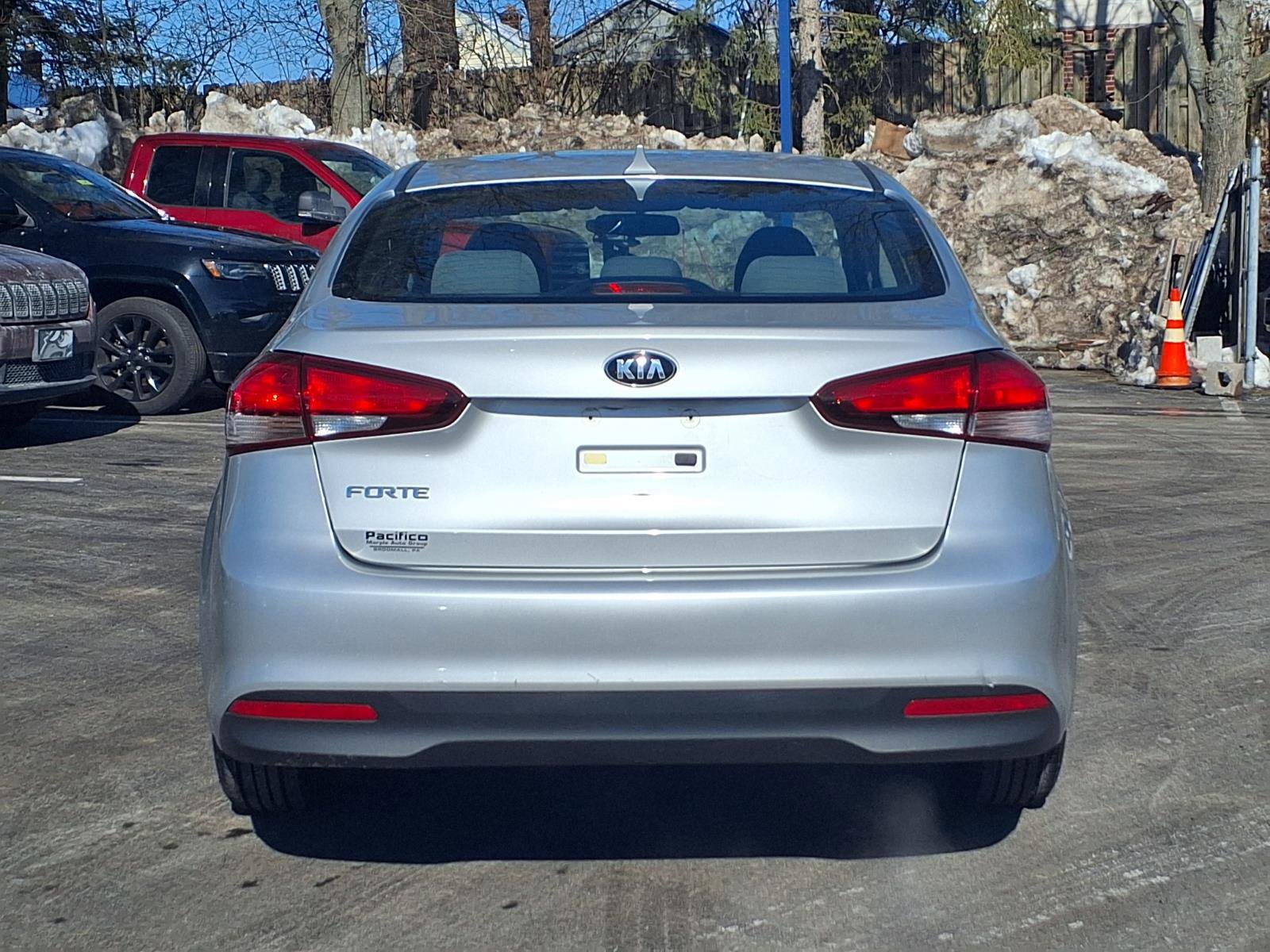 Used 2018 Kia Forte LX image 4