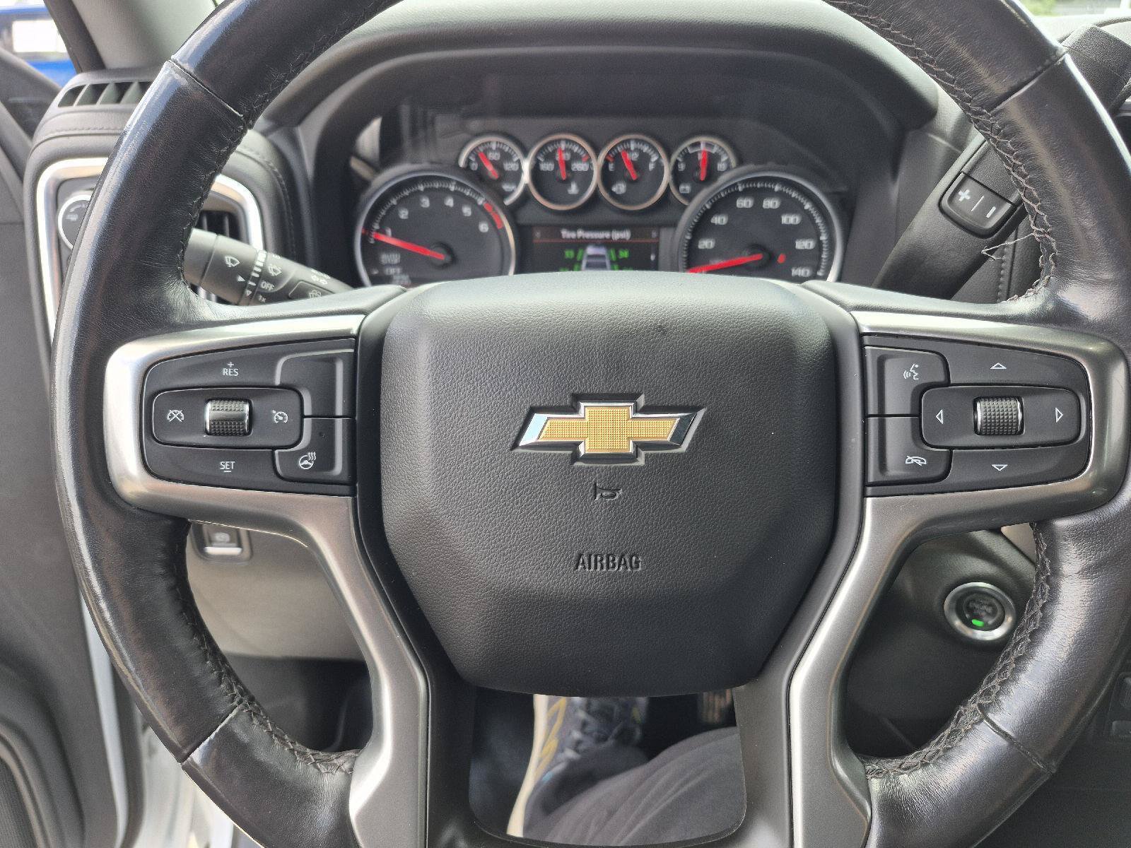 Used 2022 Chevrolet Silverado 1500 LT w/ Convenience Package II RWD image 3
