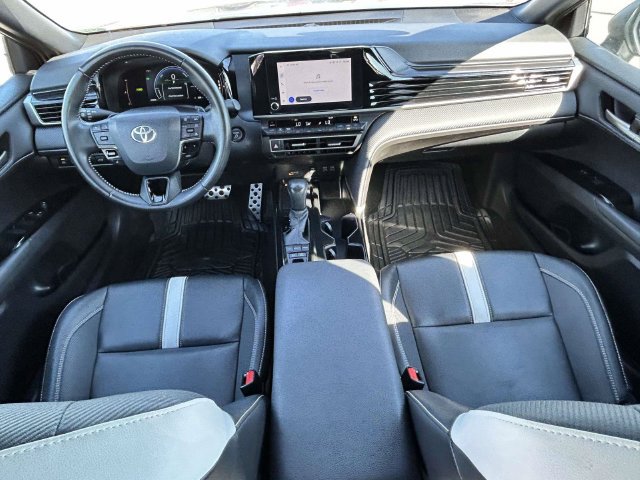 Used 2025 Toyota Camry SE FWD image 4