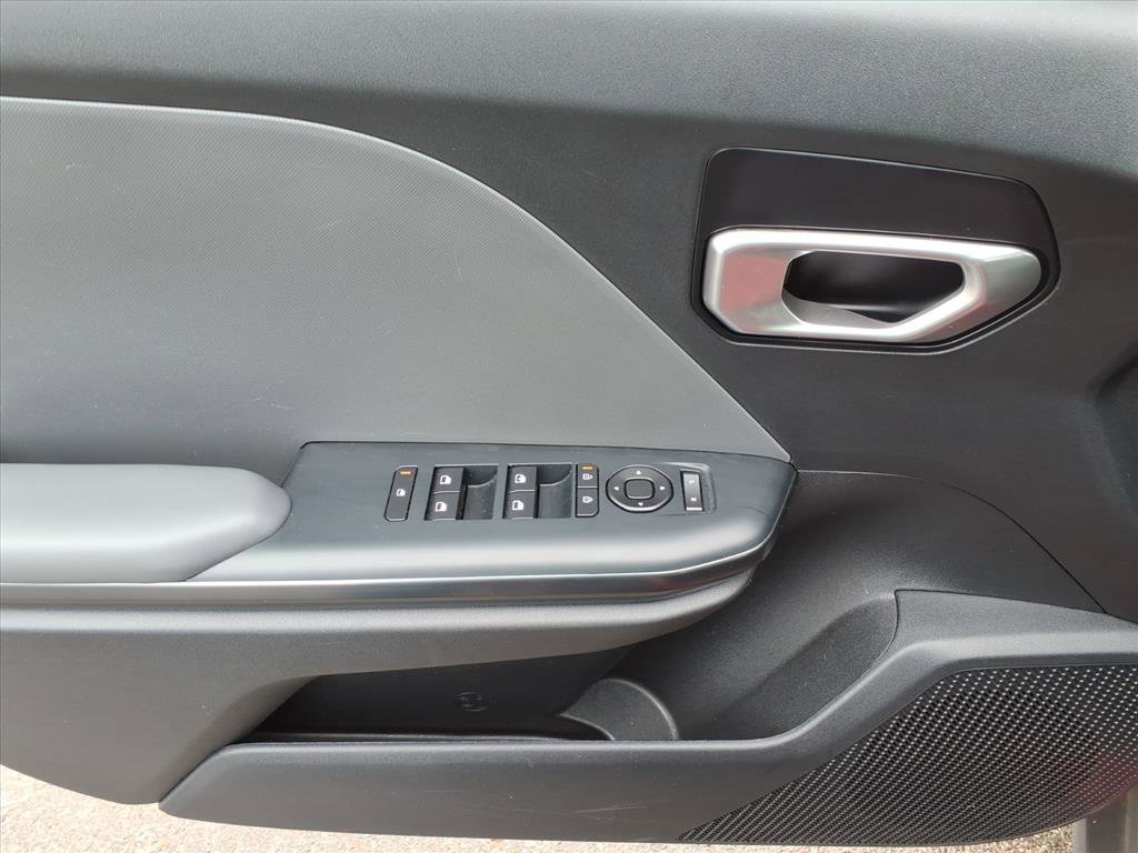 Used 2025 Kia K4 FWD image 11