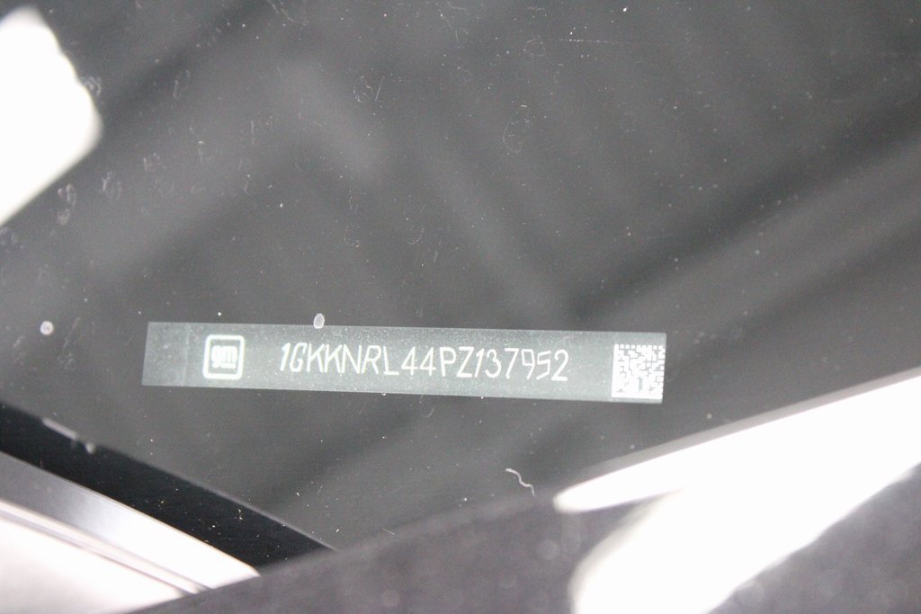 Used 2023 GMC Acadia SLE w/ Driver Convenience Package image 32