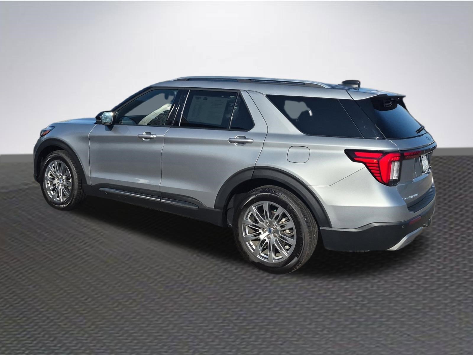 Certified 2025 Ford Explorer Platinum image 4