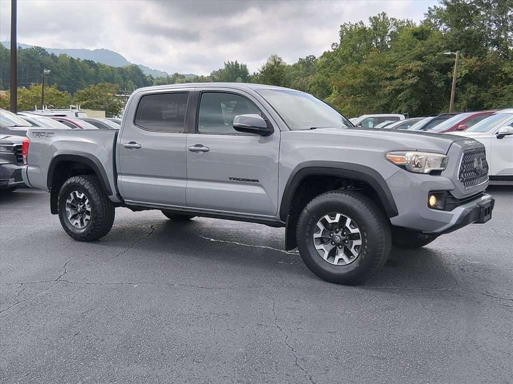 Used 2019 Toyota Tacoma 2WD Double Cab image 2