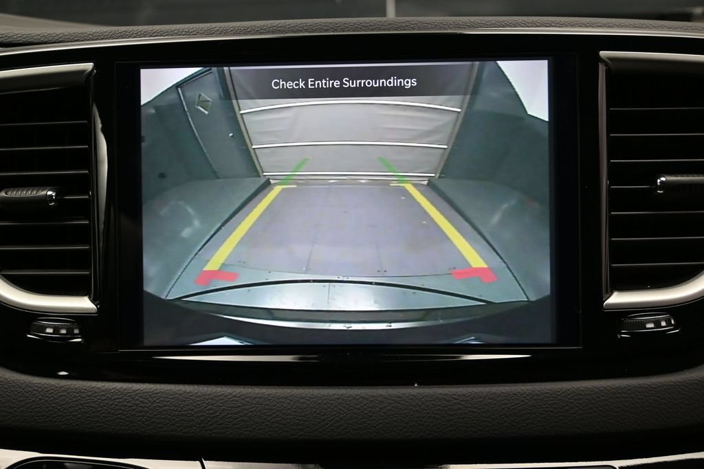 Used 2024 Chrysler Pacifica Touring-L FWD image 35