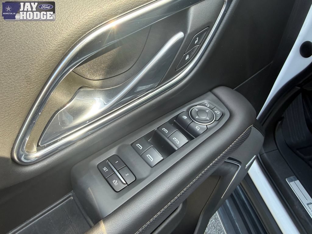 Used 2023 Chevrolet Tahoe Premier AWD/4WD image 15