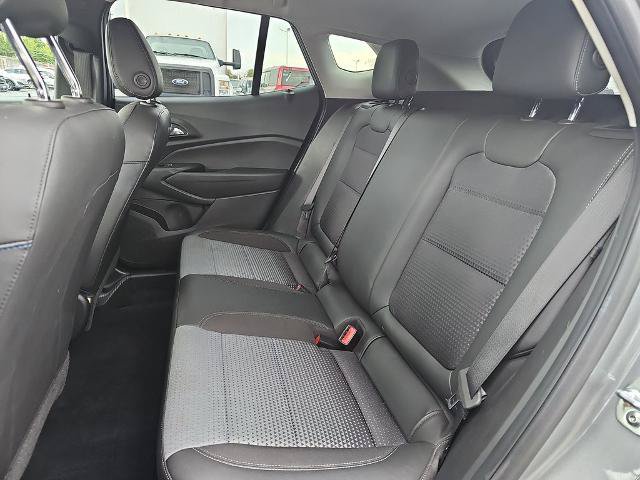 Used 2025 Chevrolet Trax LT w/ LT Convenience Package FWD image 14