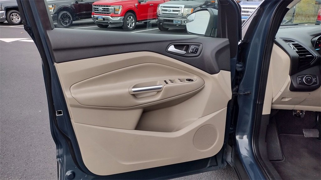 Certified 2019 Ford Escape Titanium image 10