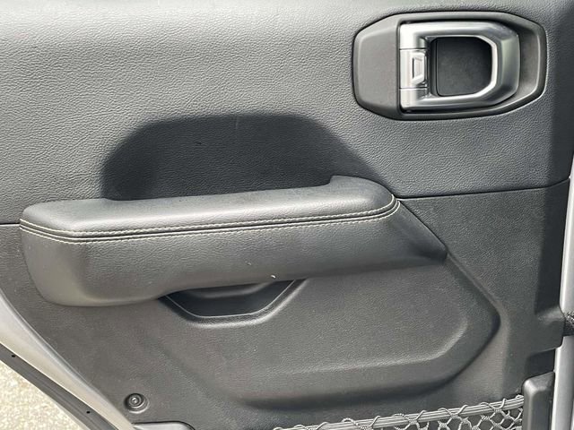 Used 2018 Jeep Wrangler Unlimited Sahara AWD/4WD image 9