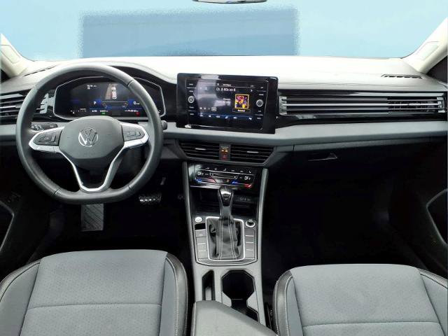 Used 2025 Volkswagen Jetta SE FWD image 18