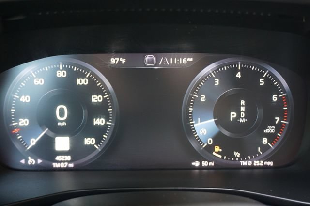 Used 2021 Volvo XC40 T4 Momentum w/ Protection Package Premier FWD image 9