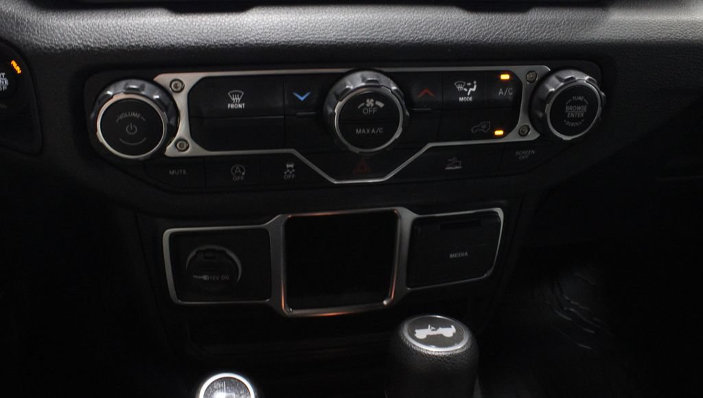 Used 2024 Jeep Wrangler Sport AWD/4WD image 25
