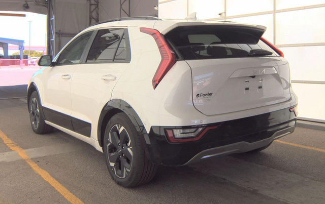 Used 2023 Kia Niro Wave w/ Wave Preserve Package FWD image 4