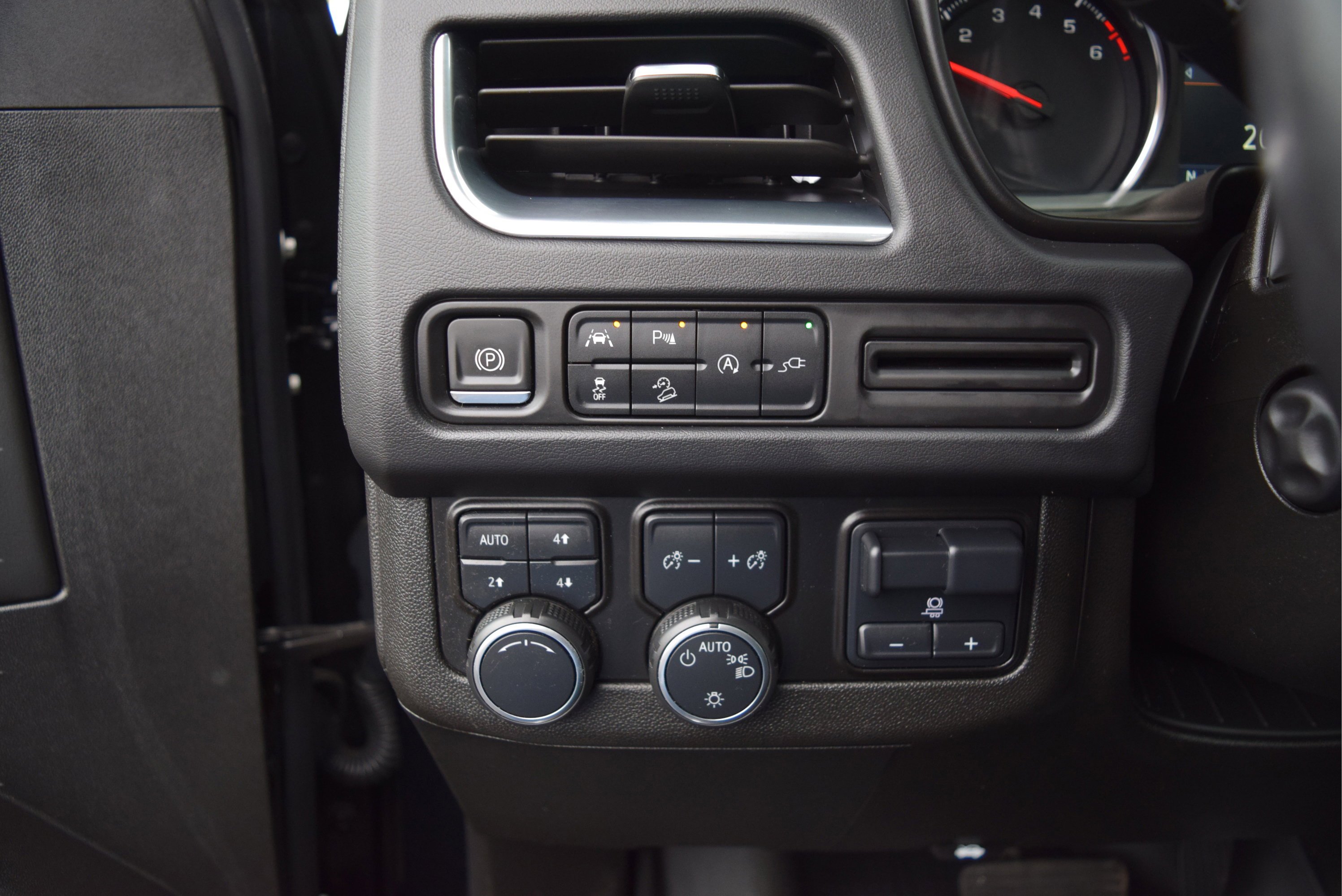 Used 2021 Chevrolet Tahoe Z71 w/ Z71 Signature Package image 14