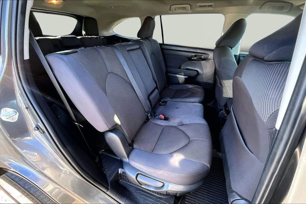 Used 2024 Toyota Highlander LE FWD image 26
