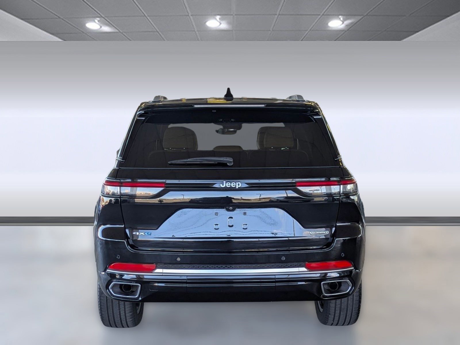 Used 2022 Jeep Grand Cherokee Summit w/ Luxury Tech Group V image 4