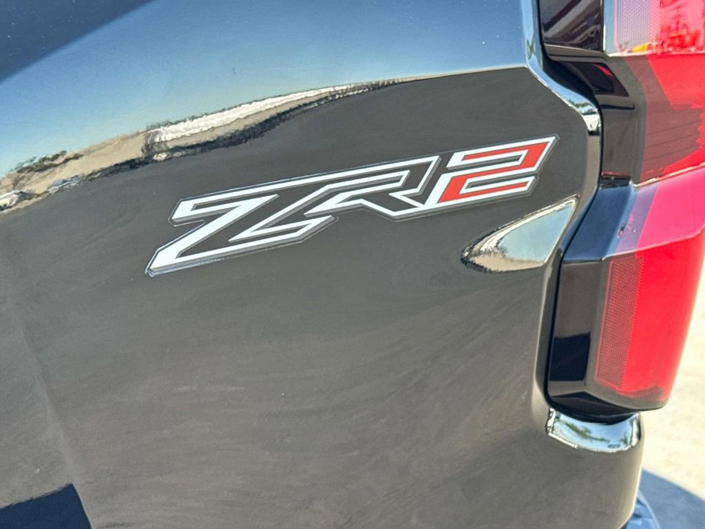 Used 2024 Chevrolet Colorado ZR2 w/ Technology Package image 9