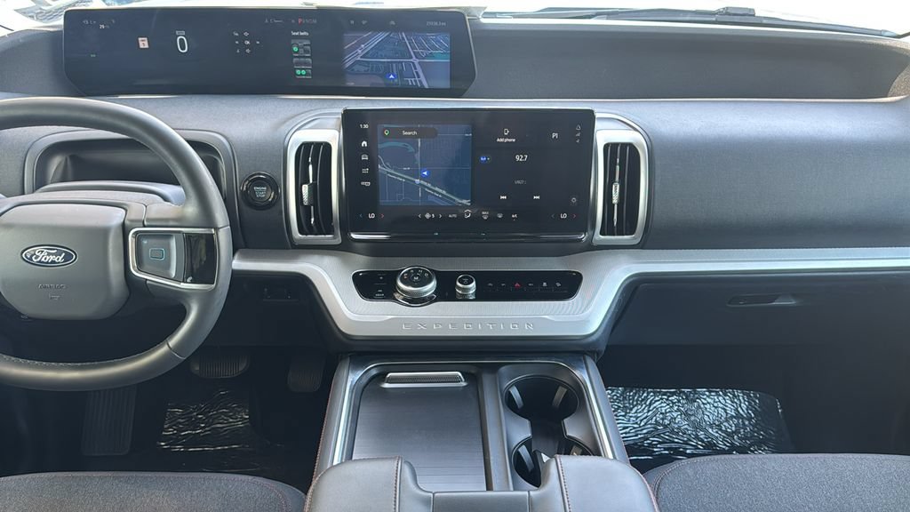 Certified 2025 Ford Expedition Active AWD/4WD image 9
