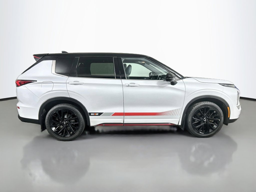 Used 2024 Mitsubishi Outlander AWD image 8