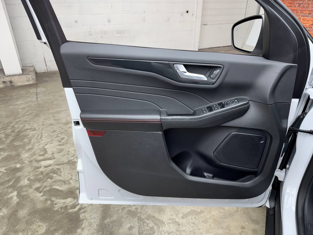 Certified 2023 Ford Escape ST-Line w/ Tech Pack #1 AWD/4WD image 9
