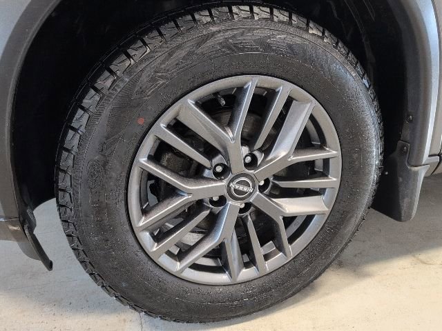 Used 2022 Nissan Rogue S image 11