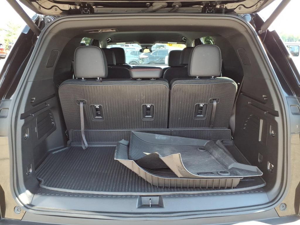 Used 2024 Chevrolet Traverse Z71 AWD/4WD image 13