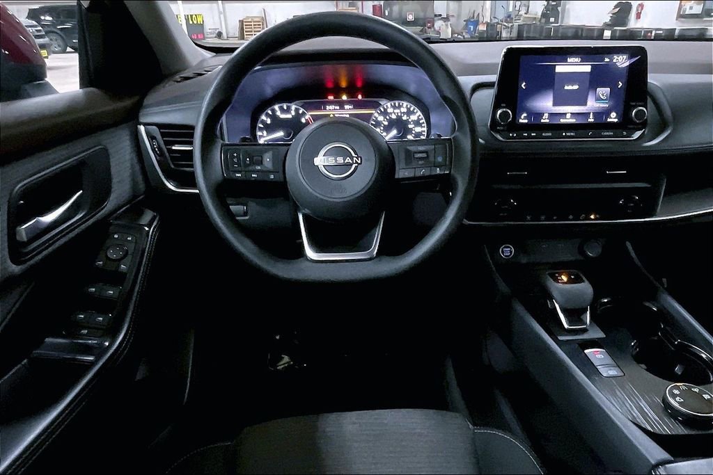 Used 2023 Nissan Rogue SV image 7