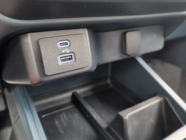 Certified 2023 Ford Maverick XLT w/ Black Appearance Package FWD image 31
