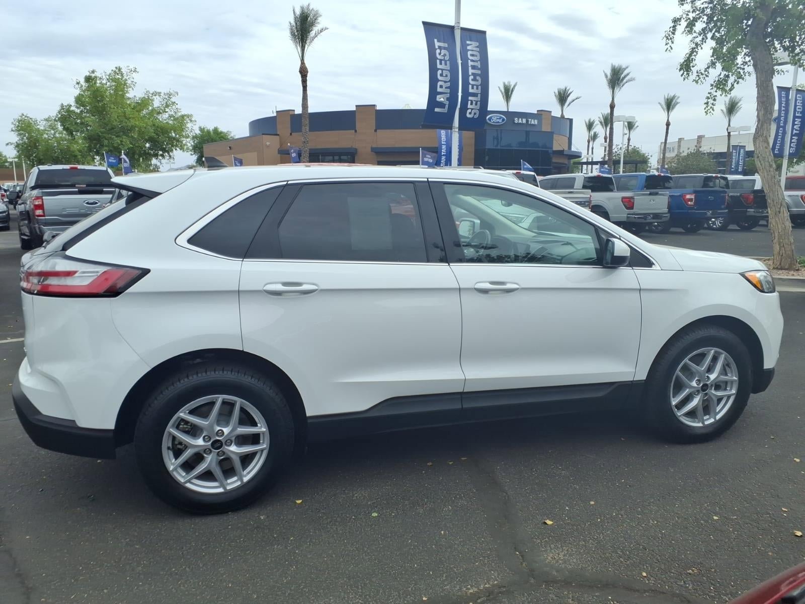 Certified 2023 Ford Edge SEL w/ Convenience Package AWD/4WD image 3
