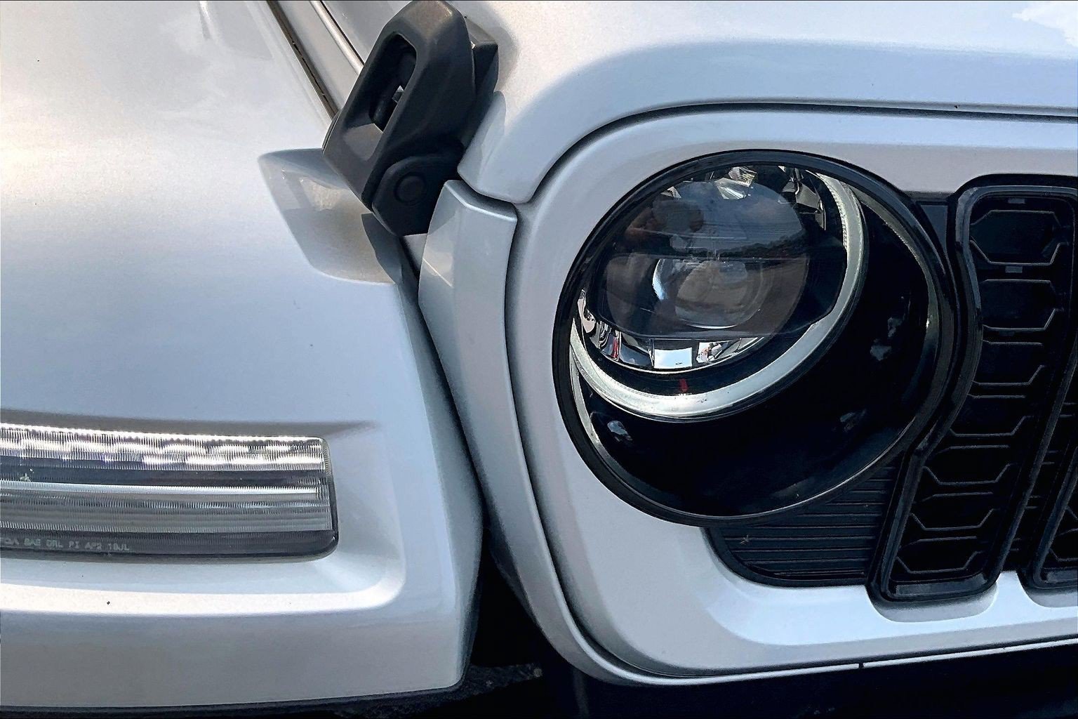Used 2024 Jeep Wrangler High Altitude AWD/4WD image 29
