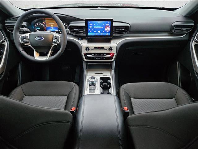 Certified 2024 Ford Explorer XLT RWD image 18