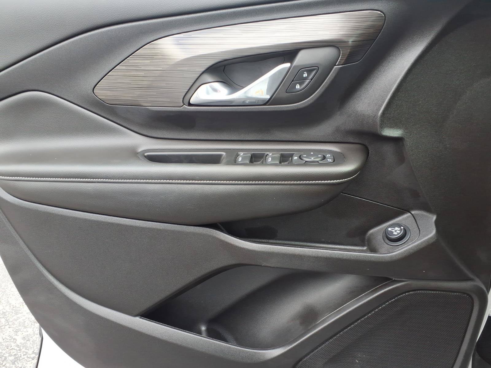 Used 2024 GMC Terrain SLE w/ Driver Convenience Package FWD image 17