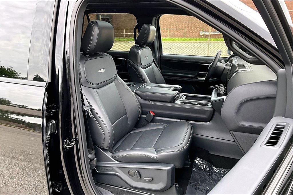 Certified 2025 Ford Expedition Platinum w/ Stealth Appearance Package AWD/4WD image 7