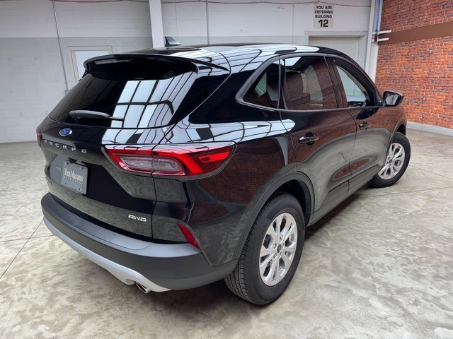 Certified 2025 Ford Escape Active w/ Cold Weather Package image 5