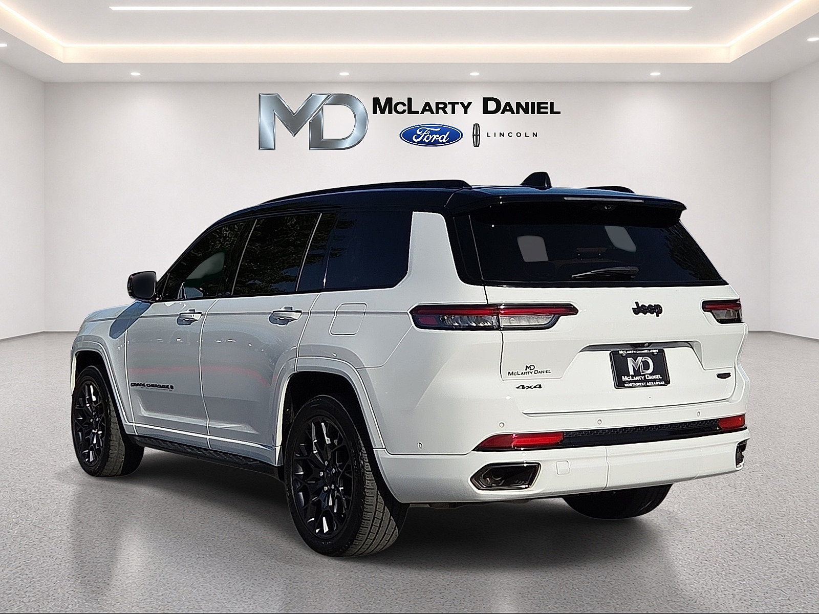 Used 2024 Jeep Grand Cherokee L Summit w/ Advanced Protech Group IV AWD/4WD image 4
