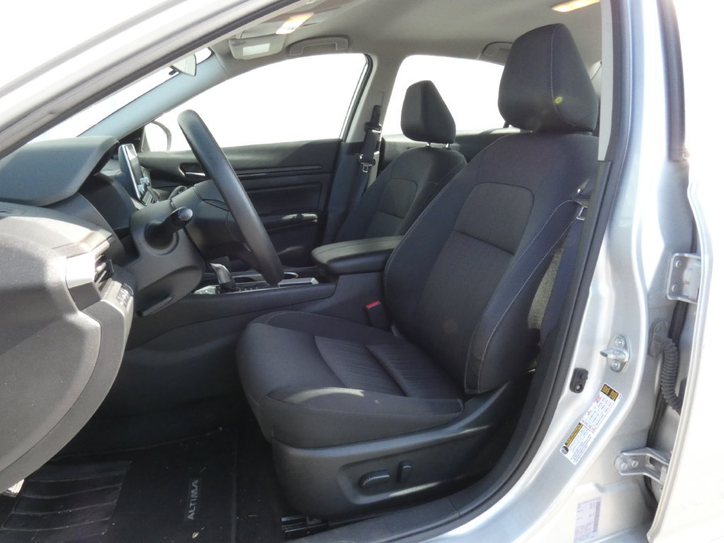 Used 2024 Nissan Altima 2.5 SV FWD image 6
