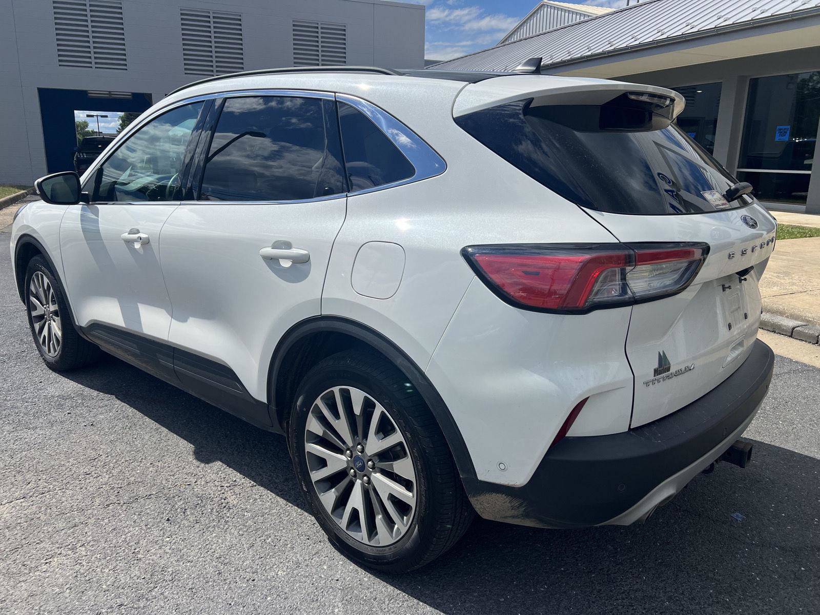 Certified 2020 Ford Escape Titanium w/ Titanium Premium Package 2.0 AWD/4WD image 3