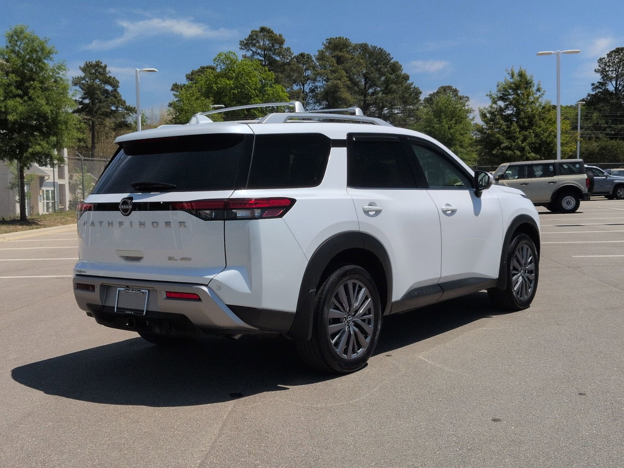 Used 2025 Nissan Pathfinder SL w/ SL Premium Package AWD/4WD image 4