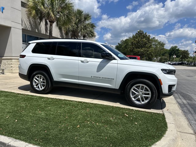 Used 2025 Jeep Grand Cherokee L Laredo w/ Luxury Tech Group I RWD image 2