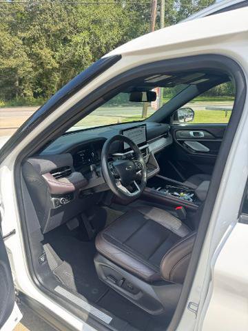 Certified 2025 Ford Explorer Platinum w/ LUX Leather Package AWD/4WD image 8