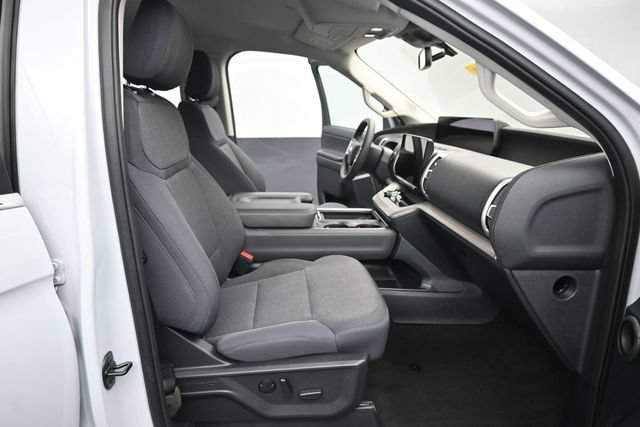 Certified 2025 Ford Expedition Active AWD/4WD image 30